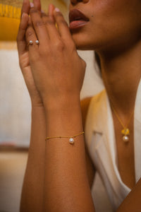 Equilíbrio Freshwater Pearl Drop Bracelet