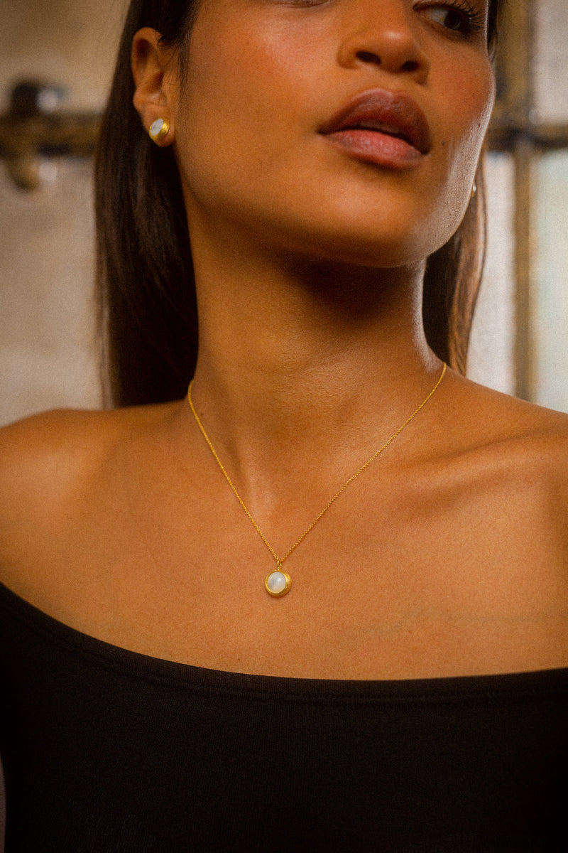 Luzir Mother of Pearl and Silver Pendant with Necklace